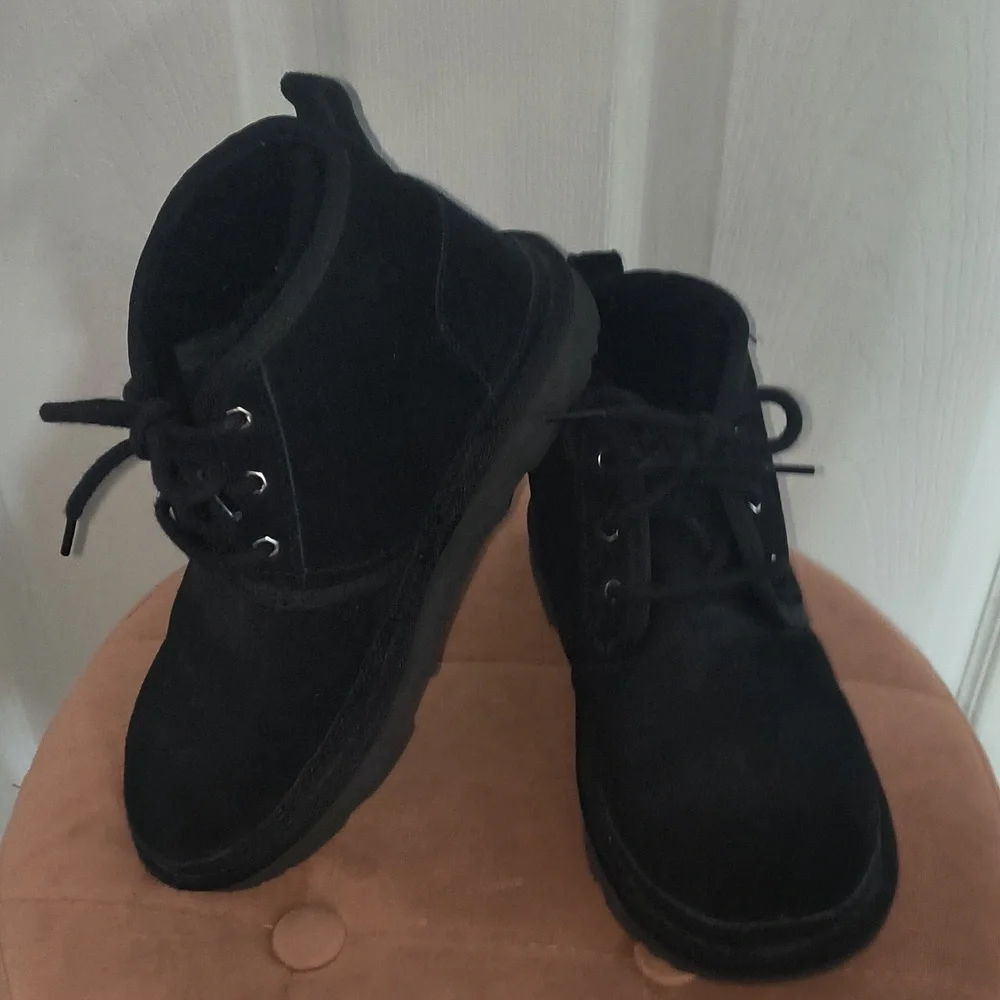 UGG Neumel II Boot Size 3 Kids